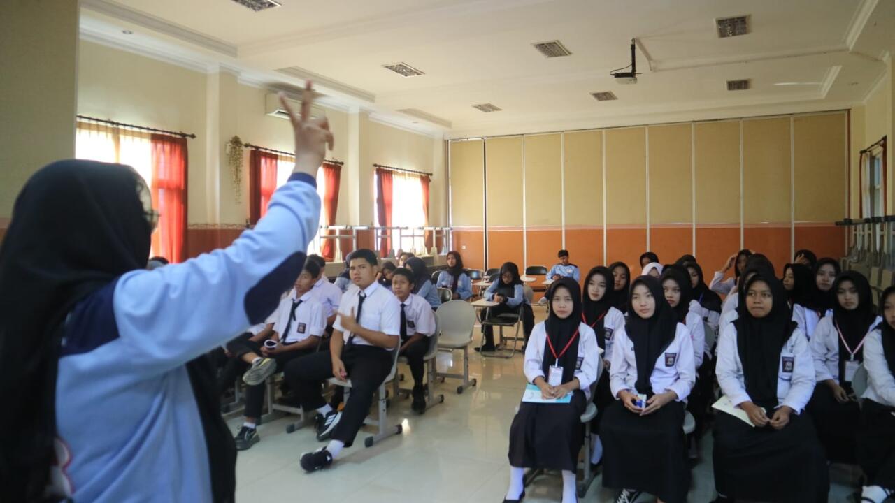‘Sehat itu Gaya, Tapi Remaja Punya Cara’ Warnai Estafet Kepemimpinan PMR Wira SMK Mutu Gondanglegi